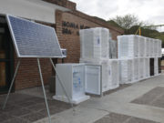 San Luis: el gobierno entregó 30 heladeras solares a familias de Bajo de Véliz