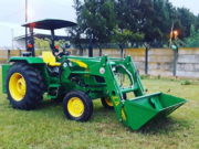 Omar Martín adecuó palas a tractores John Deere de baja potencia