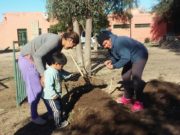 San Luis: un grupo de mujeres de Las Palomas sigue el trabajo en la huerta comunitaria