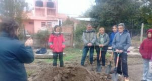 Mesa saludable: entusiasmo tras una jornada de capacitación hortícola en Villa Larca