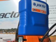 Jacto le incorporó un dosificador automático a la mochila inteligente