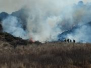 San Luis: bomberos enfrentan un descontrolado incendio entre El Volcán y Potrero de los Funes