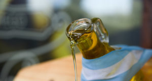 Una empresa de aceites de oliva logró el sello de calidad «Alimentos argentinos, una elección natural»