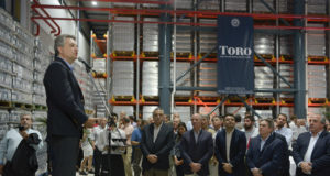 Fecovita inauguró ampliaciones para fraccionar y distribuir el vino “Toro”