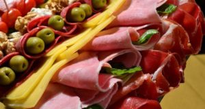 Dos alimenticias multinacionales emprenden la retirada del país