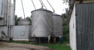 Clausuran una fábrica de alimentos balanceados, pero solo se sabe que es de Villa María