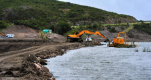 San Luis: ya recuperaron 10 hectáreas y nivelaron más de mil metros de costa del dique Cruz de Piedra