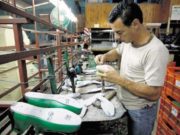 La producción industrial de pymes cayó el 10.3% en abril