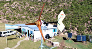 Energías renovables: instalan paneles solares y un aerogenerador en una escuela rural de San Luis