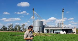 INTA presenta un prototipo de secadora móvil para alfalfa