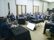Inversores saudíes exploran oportunidades con productores de alfalfa