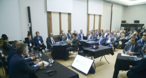 Inversores saudíes exploran oportunidades con productores de alfalfa