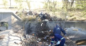 Tareas de limpieza sobre el canal secundario de riego de Villa Mercedes