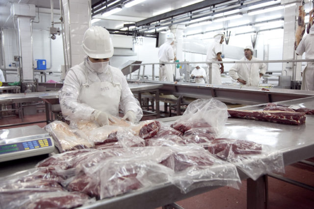 12 - 11 - autorizan a otros 19 frigoríficos a exportar carnes a china 2