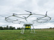 John Deere presenta un drone pulverizador