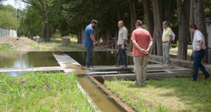 Vecinos piden información sobre el agua potable en San Francisco
