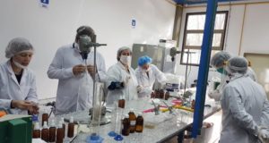 La Universidad Nacional de San Luis comenzó a elaborar repelente para mosquitos