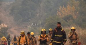 Con avión hidrante y helicóptero, sigue la lucha contra los incendios en las Sierras Centrales de San Luis