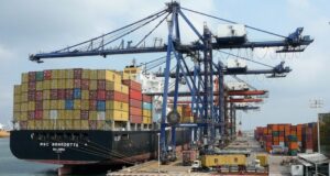 El Gobierno impulsará exportaciones, afirmó Solá al sector agroindustrial
