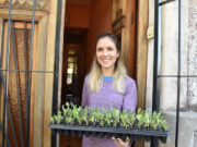 Sol Puntano comenzó con la entrega de las 500 bandejas hortícolas pedidas en mayo