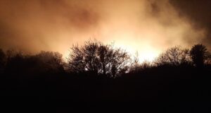 Intentan controlar el último frente activo del fuego en San Francisco