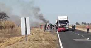 Agropecuarios de Córdoba mantienen corte de Ruta 7 a la altura de Daract