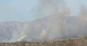 San Luis: bomberos combaten el incendio en las Sierras Centrales, que mantiene grandes dimensiones