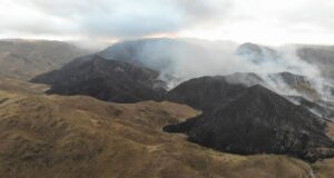 Solo quedan algunos focos de incendios en Villa de la Quebrada, que se achicaron por las lluvias