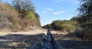 Realizarán la limpieza y mantenimiento del canal principal y del acueducto de Luján