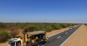 Realizan la demarcación horizontal de la ruta nacional 20, en el norte de San Luis