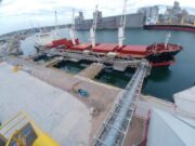 Primer embarque en el nuevo muelle y planta de fertilizantes de Puerto Quequén