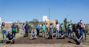 El Ministerio de Producción armó una huerta agroecológica en la Escuela “Manuel García Ferré” de La Punta