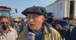 «Vagos» vs «cobrar ATP», las contradicciones del ex ministro Etchevehere
