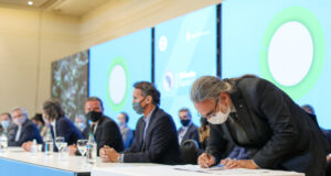 Basterra firmó convenios por más de 1000 millones de pesos en La Rioja