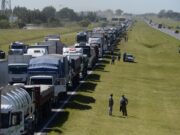El paro de transportistas autoconvocados ingresó en el sexto día