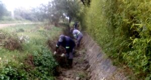 Riego: limpiaron más de 1.400 metros del canal matriz de Luján