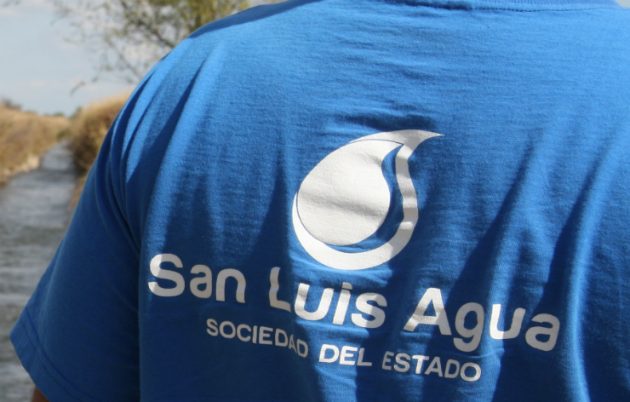 Se-realiza-lectura-de-caudalimetros-630x402-1