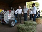 El INTA presentó una rotoenfardadora para pequeños productores