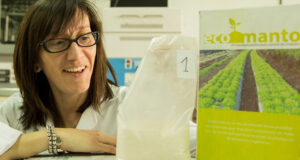 Ecomanto, un recubrimiento biodegradable que inhibe malezas para el cultivo orgánico