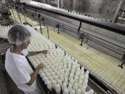 Trabajadores lácteos advierten que se destina a salarios sólo $ 1,60 por cada litro de leche