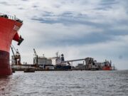 Hidrovía: Argentina fondeó una boya en el inicio del Canal Magdalena