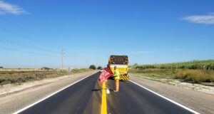 Vialidad está pintando la ruta nacional 8, entre Villa Mercedes y el límite con Córdoba