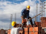 En abril la actividad de construcción subió 321,3% interanual y bajó 2,2% respecto de abril