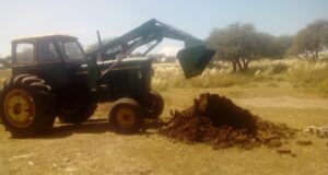La Mesa Caprina del Norte incorporó una pala frontal y una esparcidora de guano