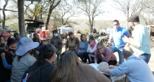 Reunión de técnicos de la SAFCI con Productores en el periurbano de Villa Mercedes