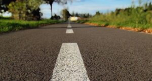 Buscan generar concretos asfálticos mediante la adición de desechos plásticos