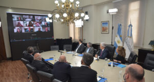 Domínguez analizó la cadena ganadera junto a rectores de universidades y decanos de facultades de Veterinaria del país