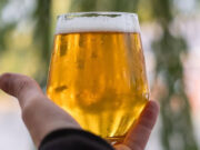 Emplean residuos de la cerveza para eliminar metales tóxicos del agua