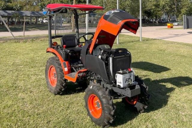 Tractor-Kubota-B2401-690x460
