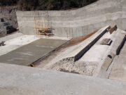 El nuevo azud Paso de la Cruz a orillas del río Conlara tiene un avance del 70%
